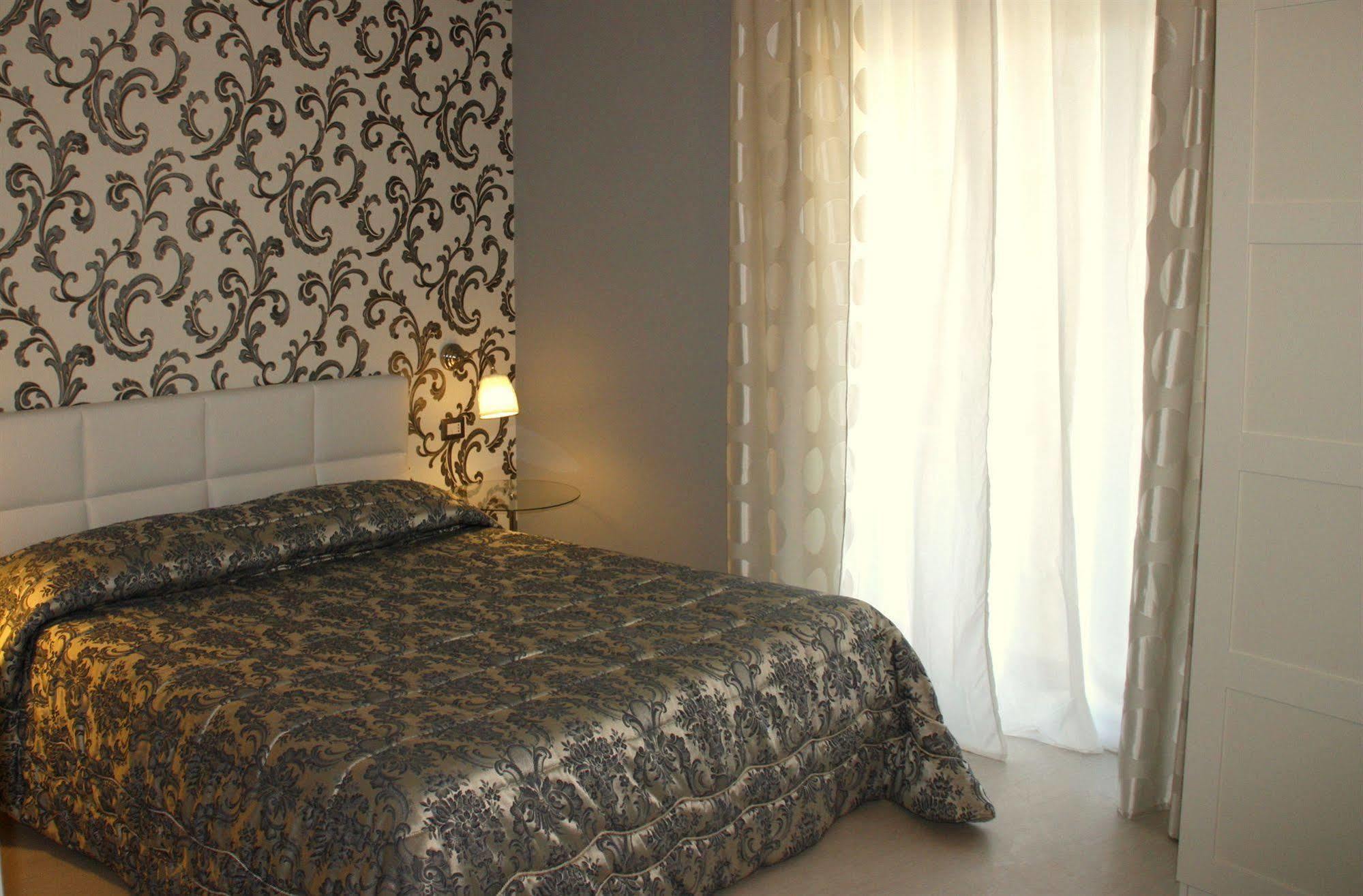 Sami Luxury Rooms 3 8 0 7 9 4 9 2 5 3 Syracuse Bagian luar foto